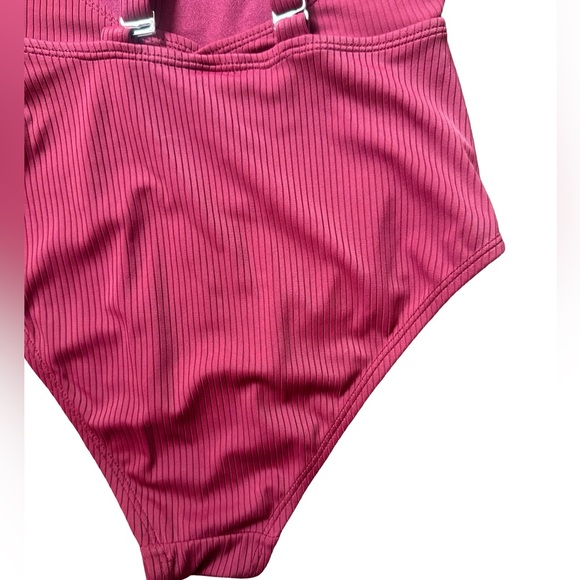 Xhilaration - Women’s Ribbed Cheeky One Piece Swimsuit- EUC - Picture 9 of 10